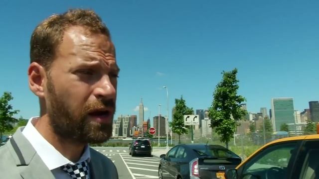 Taxi Hotel: Tourists sleep in converted cabs to avoid pricey hotels смотреть онлайн