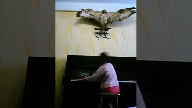 Арина и пианино. Приколы 2018 смотреть онлайн