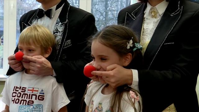 Фокусники на день рождения. Иллюзионный дуэт "Яркие". www.clowns.by, www.magician.by смотреть онлайн