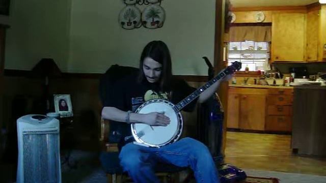 Travis playing a 4 string banjo смотреть онлайн