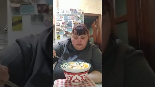 Ем мясо с подливой закусываю яйцами пью кофе 🍖🥩🥓🍗🍳☕🍫 смотреть онлайн