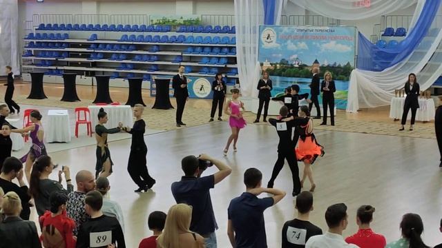 1/4 финала Юниоры 2+1 до D кл. 8 танцев, Самба смотреть онлайн