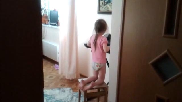 Девочка пять лет поет. Прикольно смотреть онлайн