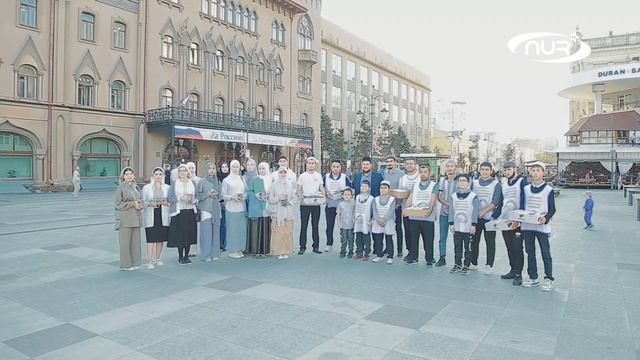 Мусульмане раздают подарки в центре города! Бесплатно! смотреть онлайн