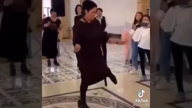 Бабушка рвет танец смотреть онлайн