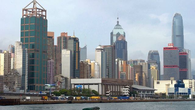 В Гонконге туристов в отелях начали обслуживать роботы