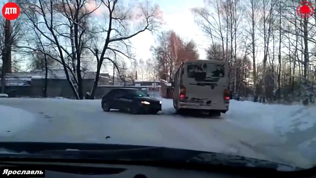 17.01.2021 ДТП Ярославль, Заволжский район, опять авария с автобусом. смотреть онлайн