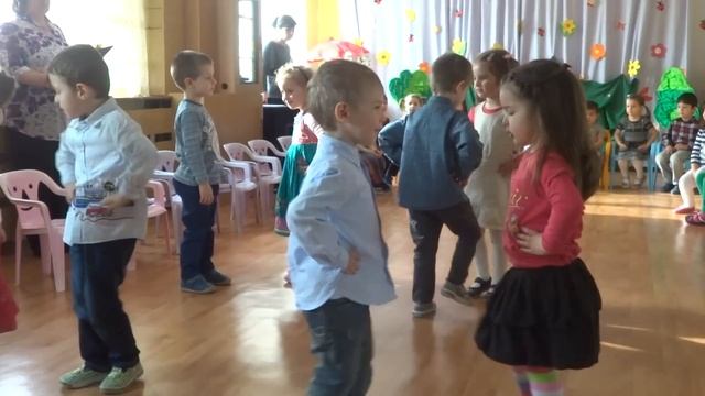 ОДЗ 8 Лястовичка Мило другарче танц първа група смотреть онлайн