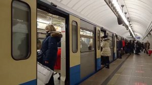 Поезд метро 81-760 Ока на станции Чеховская