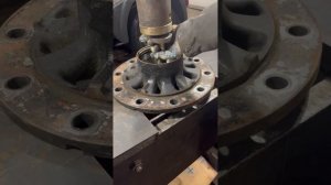 Диагностика и замена ступичного подшипника оси SAF