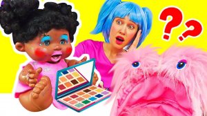 Я буду твоей мамой – Кукла пупсик испачкалась! Игры в дочки матери для девочек