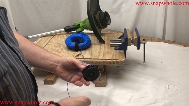 Harbor Freight Portland String Trimmer - HOWTO - Winding Trimmer String смотреть онлайн