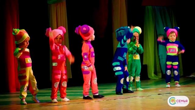 Танцы +для детей 2 лет * Научим танцевать через 3 месяца занятий (Детский Центр Семья)