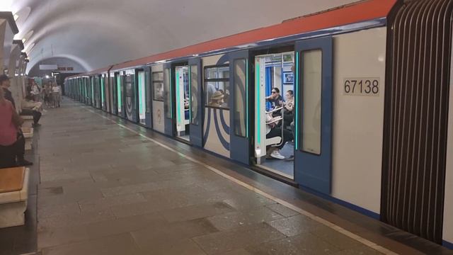 81-765/766/767 "Москва" на станции Проспект Мира, КРЛ. 17 июня 2023г. смотреть онлайн