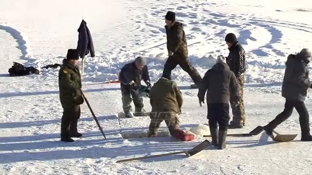 Праздничная служба, ледяная прорубь и горячий чай смотреть онлайн