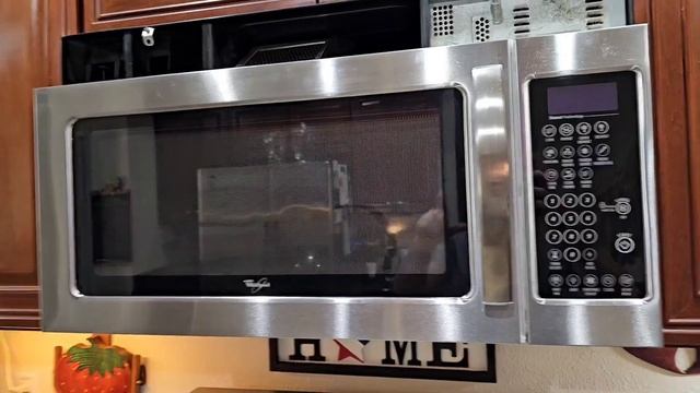 Ремонт Whirlpool микроволновки. Жалоба: не работает. Предохранитель. смотреть онлайн