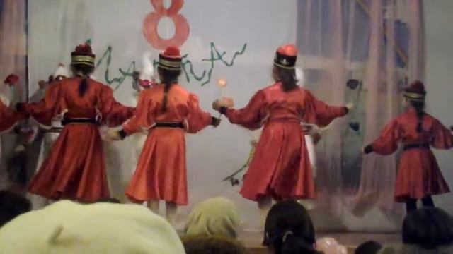 С 8 марта всех женщин, поздравляют девочки республики Калмыкия, поселок Ергенинский смотреть онлайн