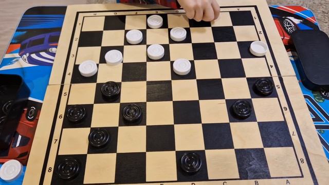 Играем в шашки с Костей смотреть онлайн