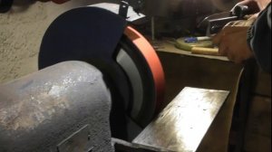 Вогнутые спуски на ноже на точиле