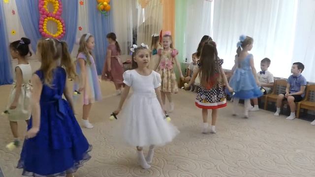 Танцевальная группа "Бусинки", танец " Вальс цветов" - 8 марта смотреть онлайн