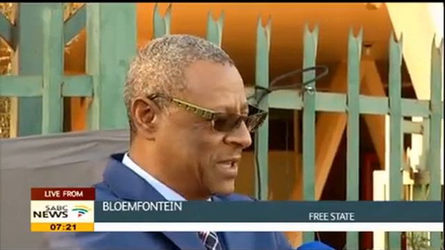 Mangaung Mayor Thabo Manyoni unveils Bram Fischer mural смотреть онлайн