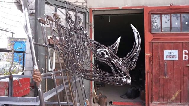 Носорог, скульптура из проволоки смотреть онлайн