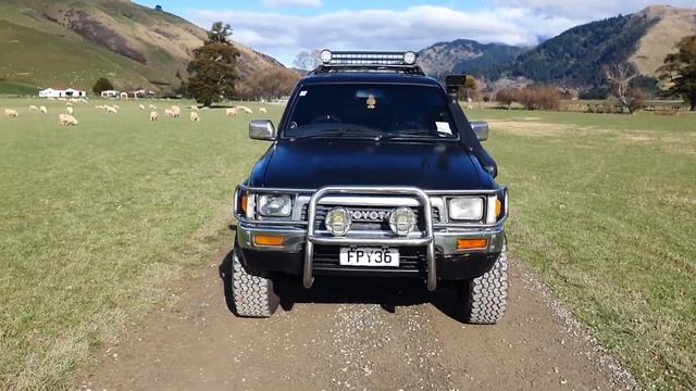 1989 Toyota Hilux - 4WD, Manual, Diesel - Walk Around and Engine Start смотреть онлайн