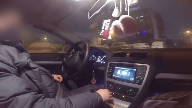 Параллельная парковка PLA 2.0 Octavia A5FL вид из салона смотреть онлайн