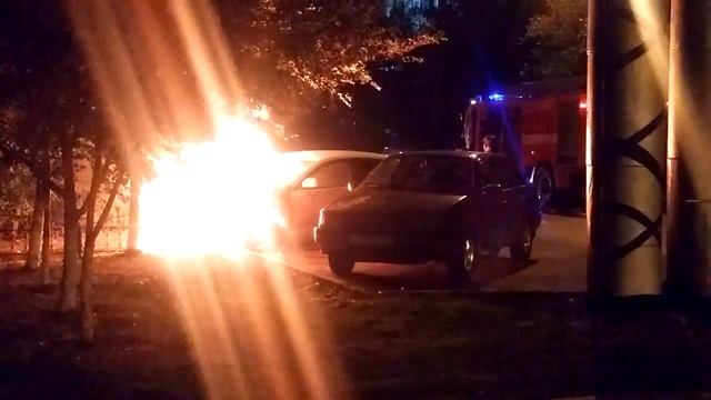 Загорелась машина. Астана. Ночь с 30 на 31 мая 2016. смотреть онлайн