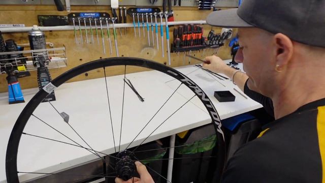 Comment monter ses roues... Part 2.... Le laçage. смотреть онлайн