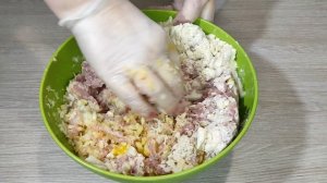 Ну очень вкусные котлеты с квашеной капустой. Бесподобно ароматные и сочные.