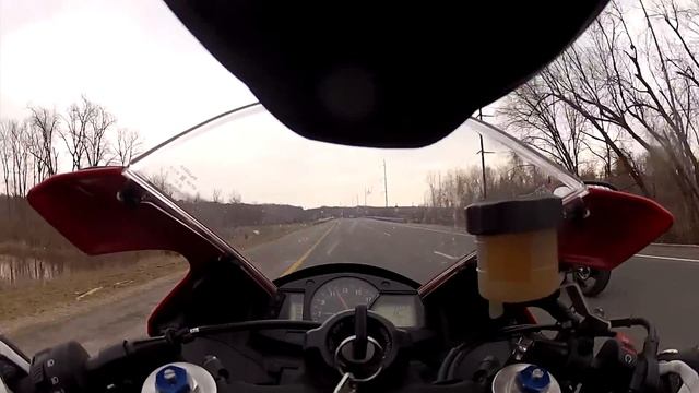 Suzuki GSXR 1000 vs Honda CBR 600 RR смотреть онлайн