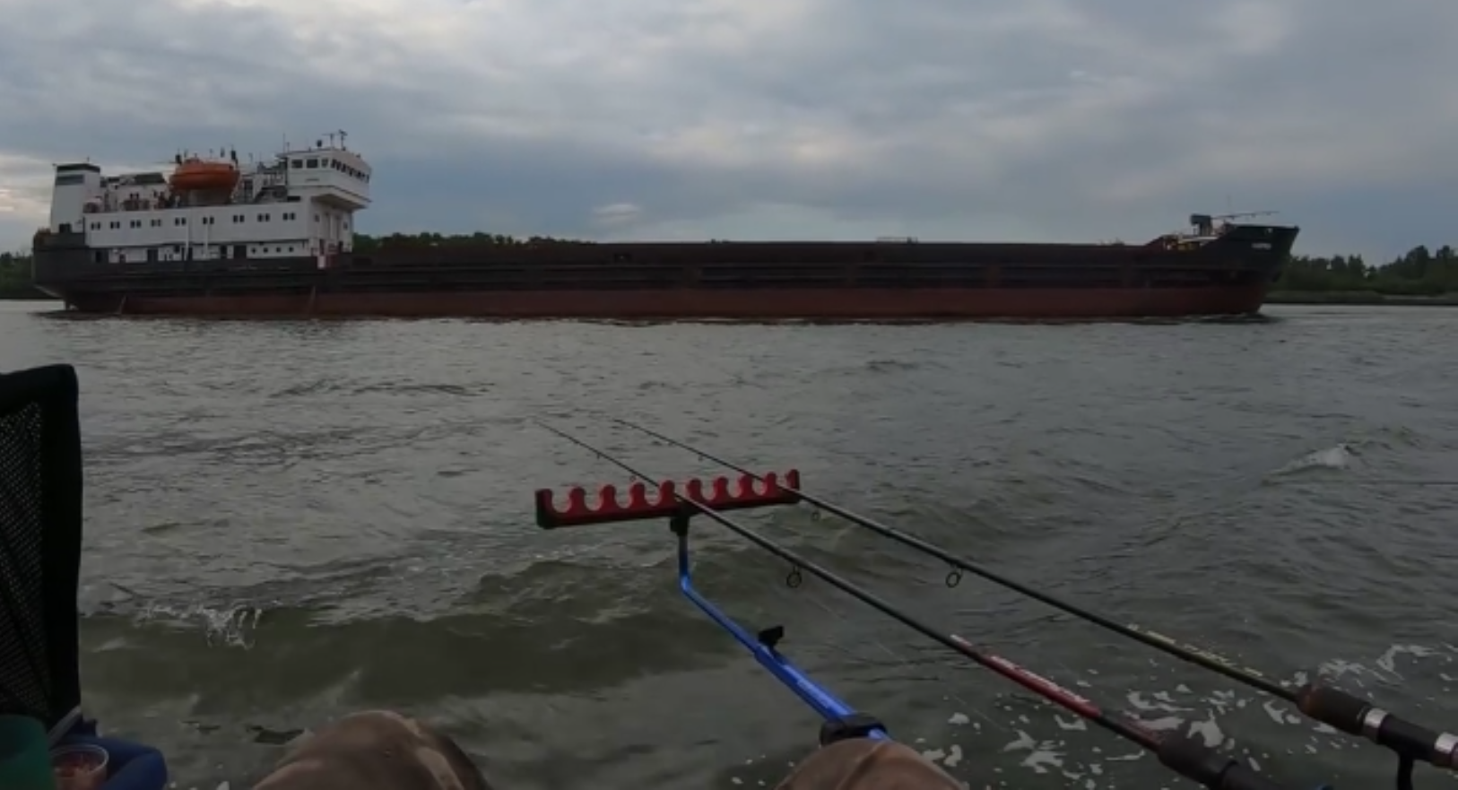 РЫБАЛКА ФИДЕРОМ НА ДОНУ. ПОГОДА НЕ ИСПОРТИТ РЫБАЛКУ. АКСАЙСКИЕ ПЛИТЫ. ЛОВЛЯ БЕЛОЙ РЫБЫ. смотреть онлайн