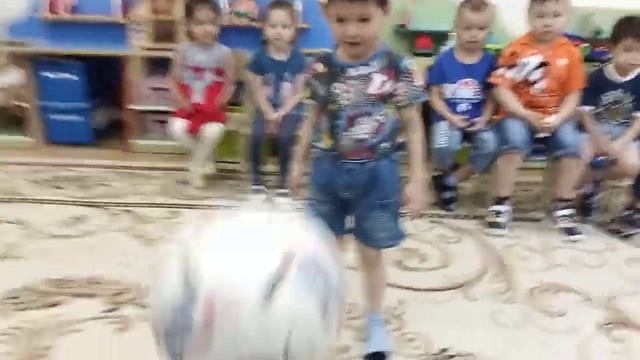 ⚽ "Утренняя зарядка" чеканка мяча в детском саду "Бережок" 8 ноября 2021г.?️ смотреть онлайн