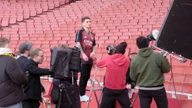 Arsenal players having fun while preparing for the Emirates FA cup 🏆 final against Chelsea смотреть онлайн
