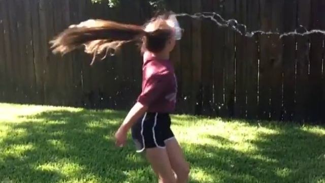 Bouncy Ball Trick Shots- Sibling Squad смотреть онлайн