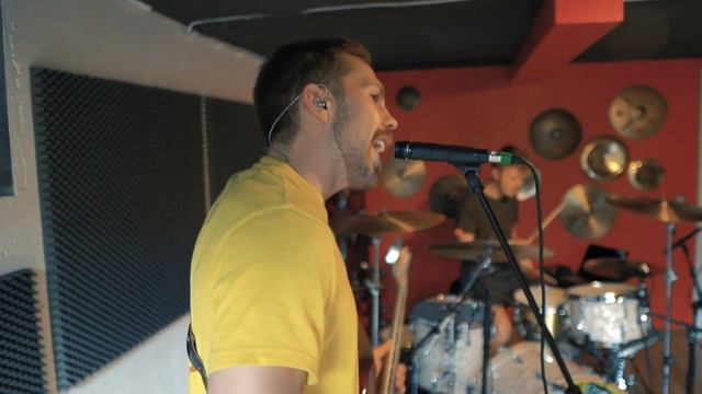 KING BENGER - Figure it out (Royal Blood Cover) смотреть онлайн