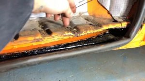 ТРАНСПОТРЕР Т4, РЕГУЛИРОВКА СДВИЖНОЙ ДВЕРИ, ЗАМЕНА НИЖНЕГО РОЛИКА, СВАРКА ПОЛОСЫ ПОД РОЛИКОМ!