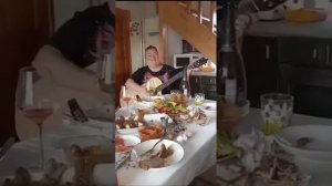 Встала баба на весы.