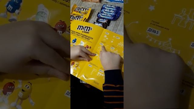 распаковываем набор m&m's &friends смотреть онлайн