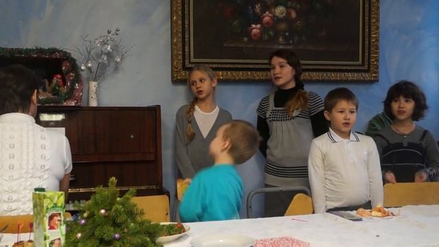 Дети воскресной школы поют Рождественскую песню смотреть онлайн