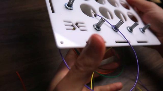 I built an arcade RGB DIY MIDI controller with an Arduino! смотреть онлайн
