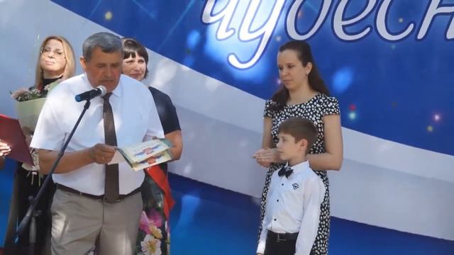 Последний звонок в Кировской СОШ №4 смотреть онлайн