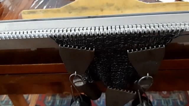 Как я вяжу на вязальной машине КАСКАД смотреть онлайн