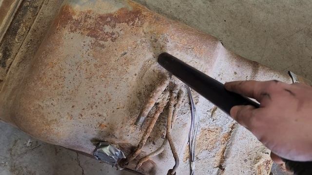 Replacing the fuel pump in my 1994 OBS chevy смотреть онлайн