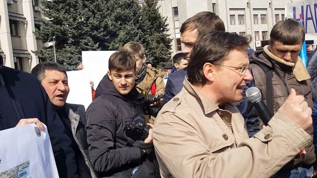 ВИДЕО: КИЛИЯ ТРЕБУЕТ РЕМОНТА ДОРОГ 15 МАРТА 2016 ГОДА. Боровик общается с народом смотреть онлайн