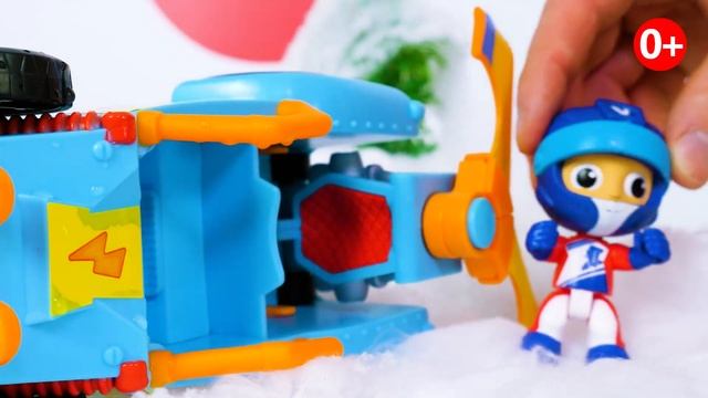 Супергерои Ники и Влад летят в космос! Распаковка игрушек: игровой набор. Игры в машинки для детей смотреть онлайн