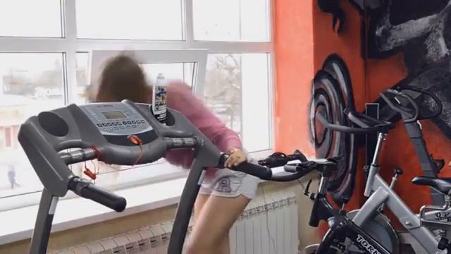 Как правильно смазывать беговую дорожку? [Смазка для беговых дорожек] смотреть онлайн