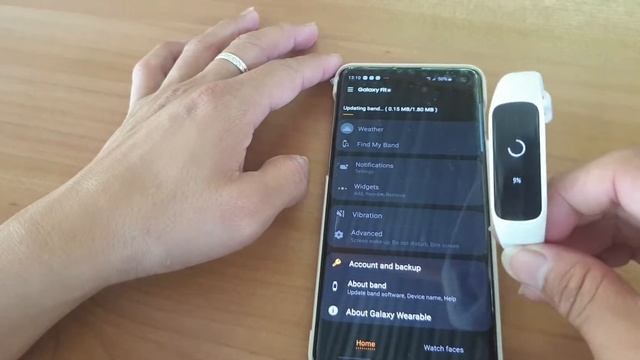 Setting & Updating Samsung Galaxy Fit e for 1st time use | pair with Galaxy S10 |Uncut смотреть онлайн