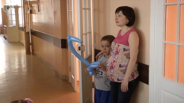 Больничные клоуны навестили юных пациентов в Детской городской клинической больнице №1 смотреть онлайн